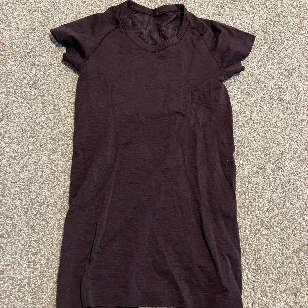 Size 6 maroon Lulu lemon top worn once